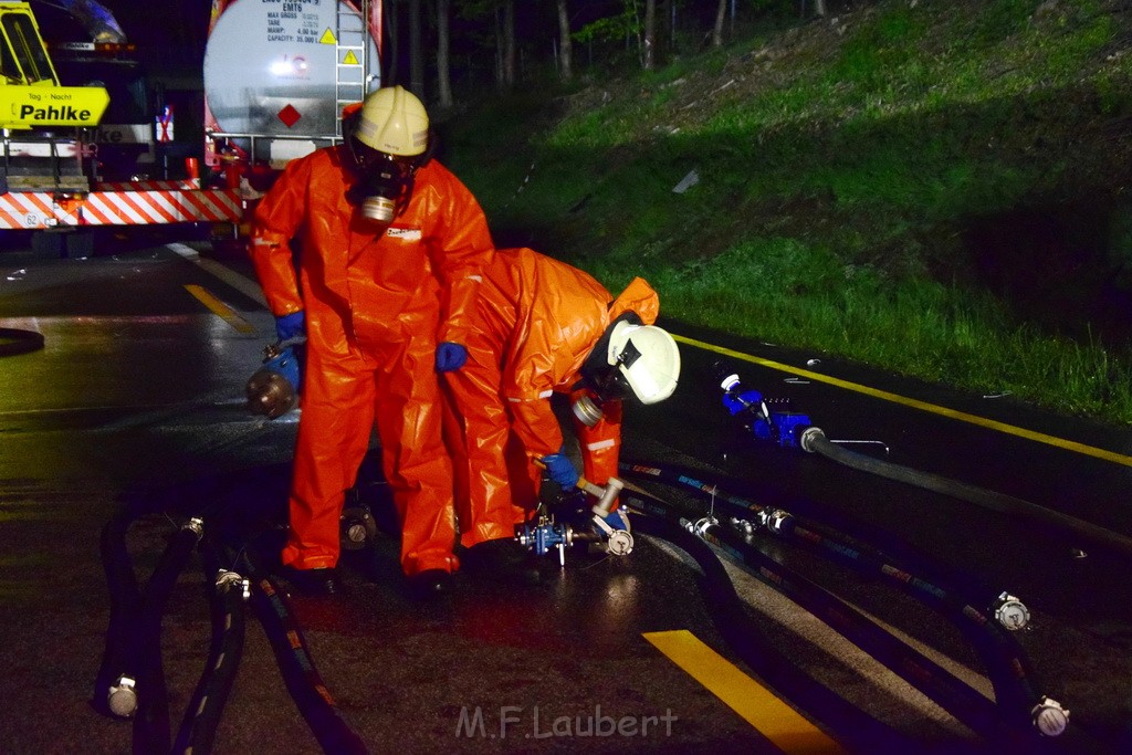 VU Gefahrgut LKW umgestuerzt A 4 Rich Koeln Hoehe AS Gummersbach P716.JPG - Miklos Laubert